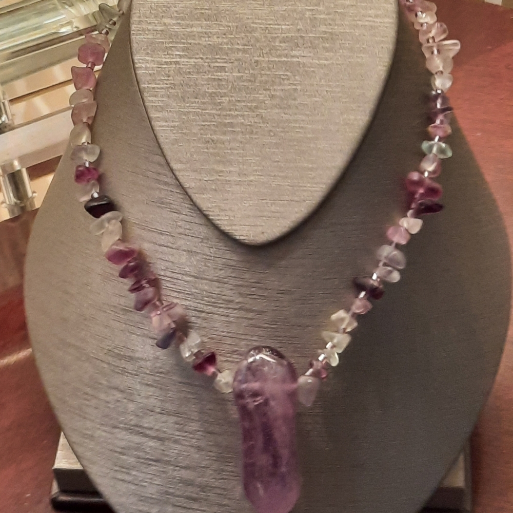 Necklace. Gorgeous amethyst